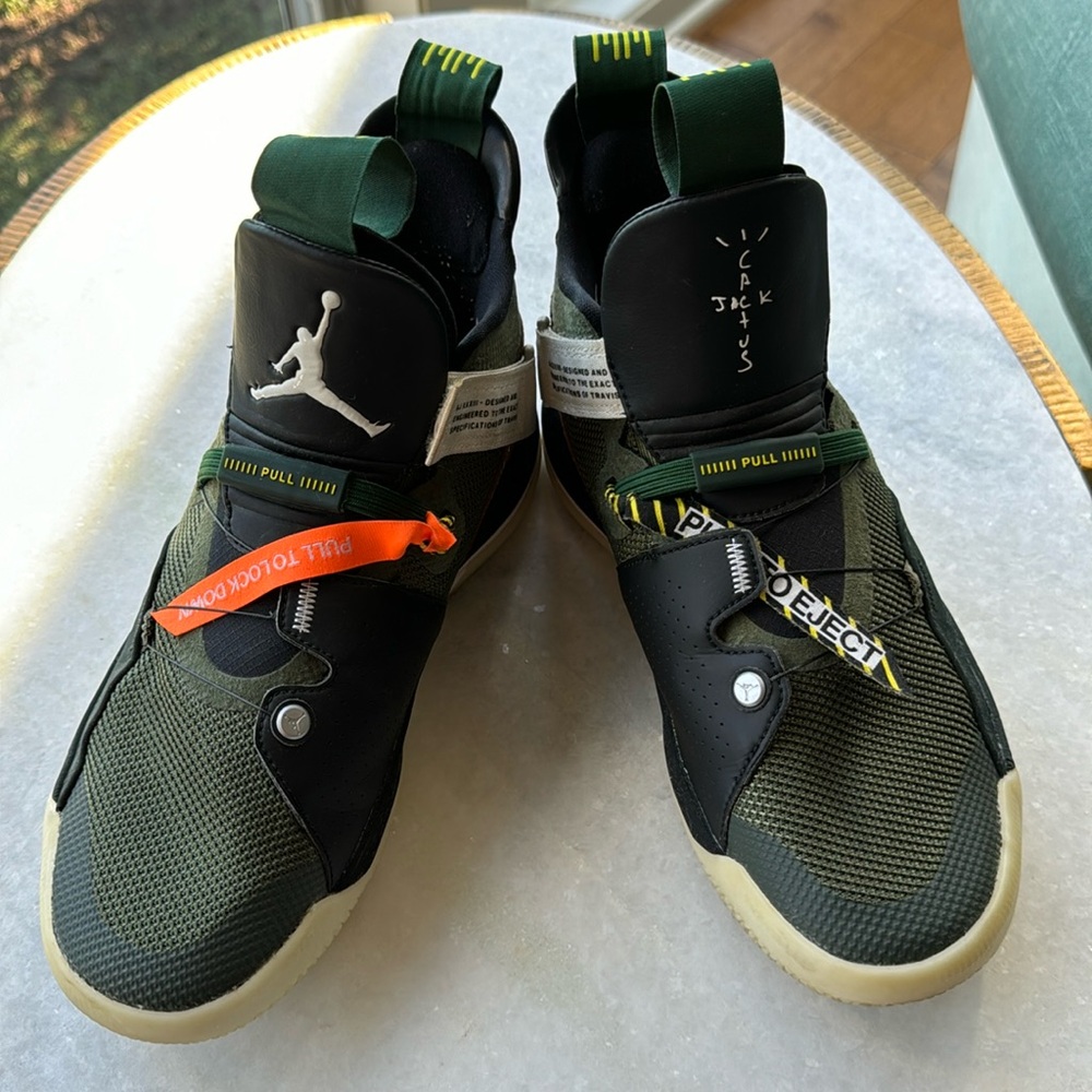 Nike Air Jordan XXXIII men’s cactus Jack tennis shoe. Size 8.5